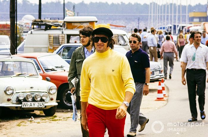 Jackie Stewart en el paddock