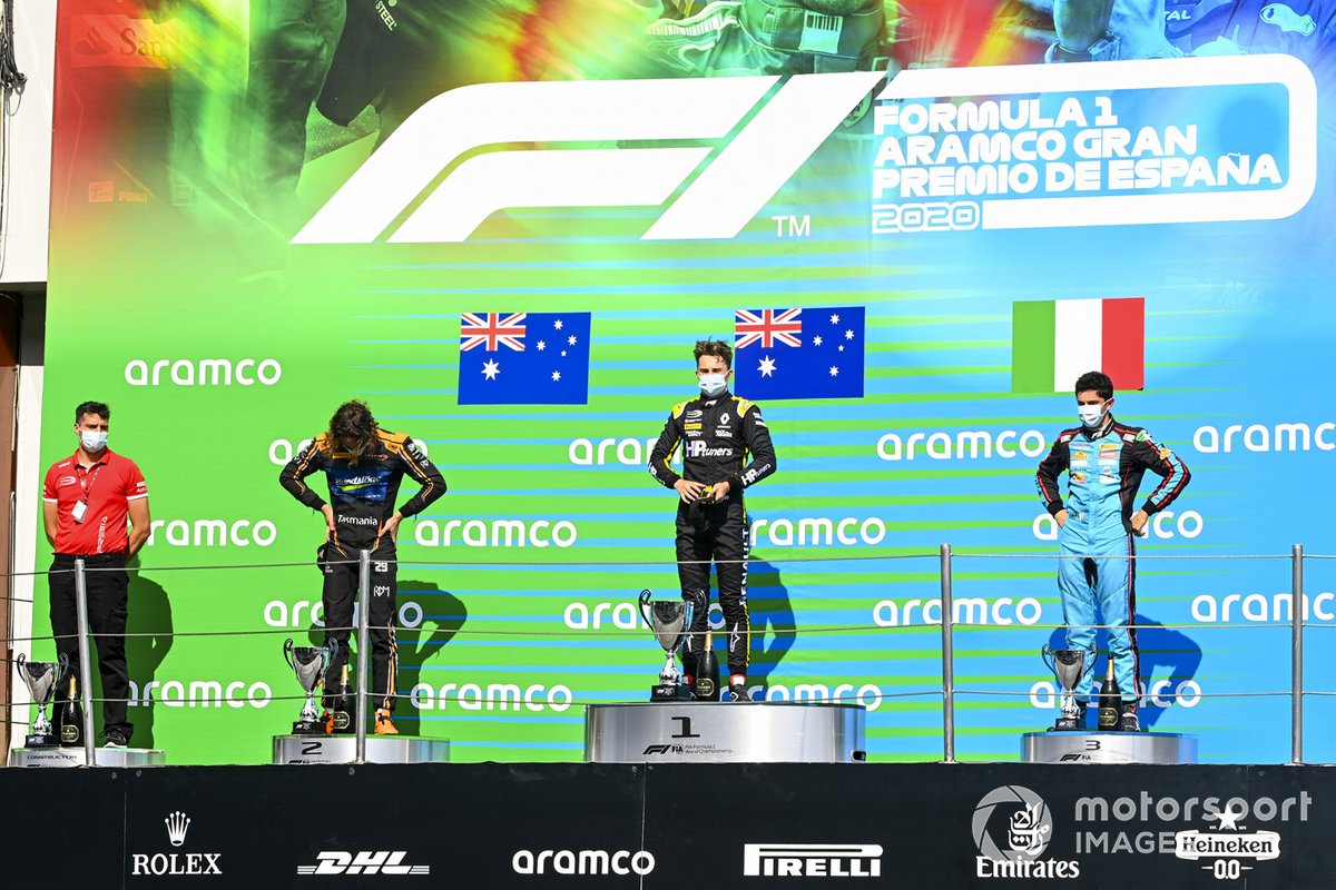 Podio: segundo lugar Alexander Peroni, Campos Racing, ganador Oscar Piastri, Prema Racing y tercer lugar Matteo Nannini, Jenzer Motorsport