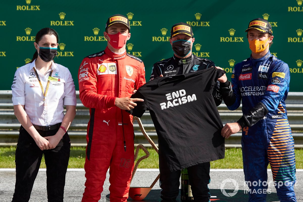 Podio: segundo lugar Charles Leclerc, Ferrari, ganador Valtteri Bottas, Mercedes AMG F1, y el tercer lugar Lando Norris, McLaren, celebran