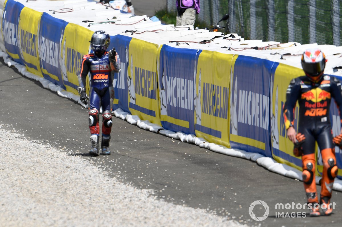 L'incidente tra Miguel Oliveira, Red Bull KTM Tech 3, Pol Espargaro, Red Bull KTM Factory Racing