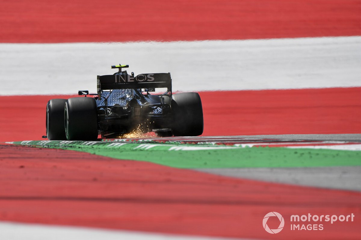 Valtteri Bottas, Mercedes F1 W11 EQ Performance, fa scintille