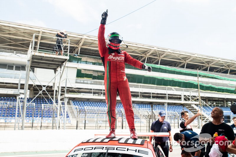 Miguel Paludo comemora vitória em Interlagos