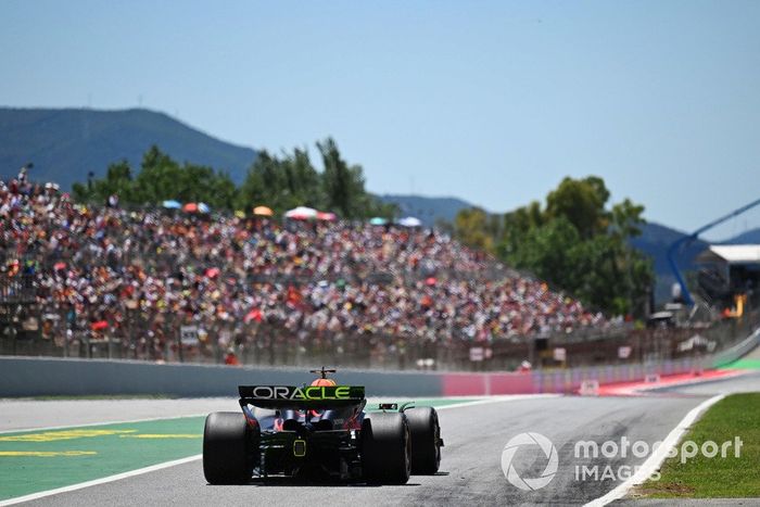 Max Verstappen, Red Bull Racing RB20, sale de boxes