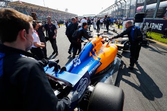 Carlos Sainz Jr., McLaren MCL34 gridde