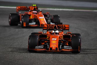 Sebastian Vettel, Ferrari SF90, en Charles Leclerc, Ferrari SF90