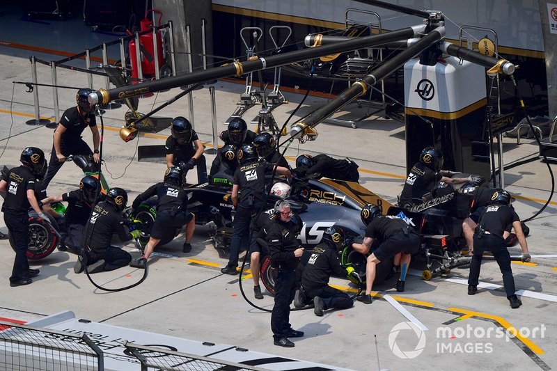 Romain Grosjean, Haas F1 Team VF-19, in the pits during practice