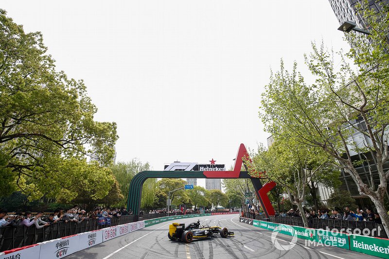 Demonstration with Guanyu Zhou, Renault F1 Team