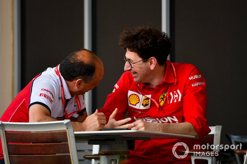 Frederic Vasseur, Team Principal, Alfa Romeo Racing ve Mattia Binotto, Takım Patronu, Ferrari