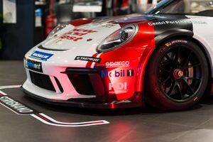 Atmosfera nel garage AB Racing