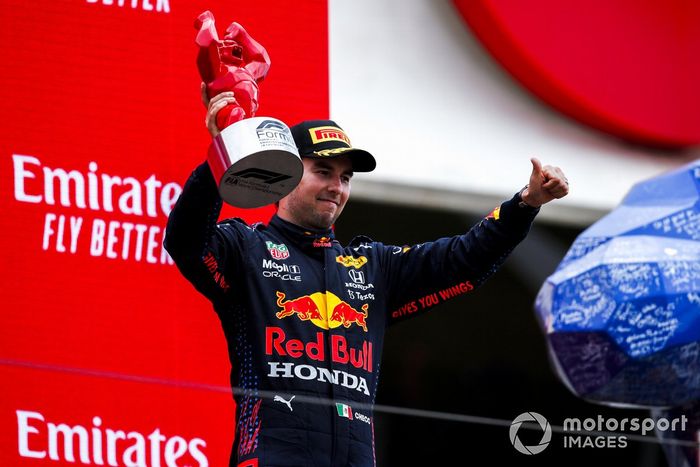 Podio: tercer lugar Sergio Pérez, Red Bull Racing