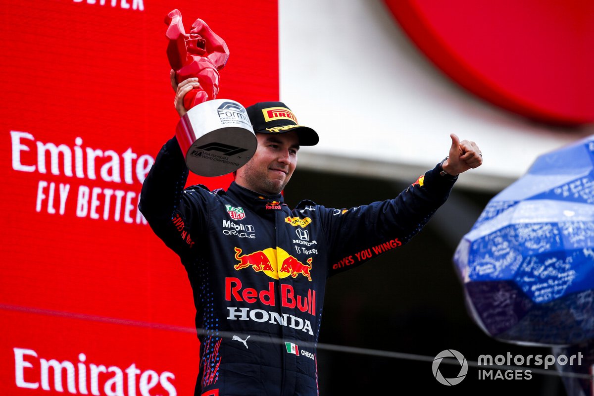 Podio: tercer lugar Sergio Pérez, Red Bull Racing