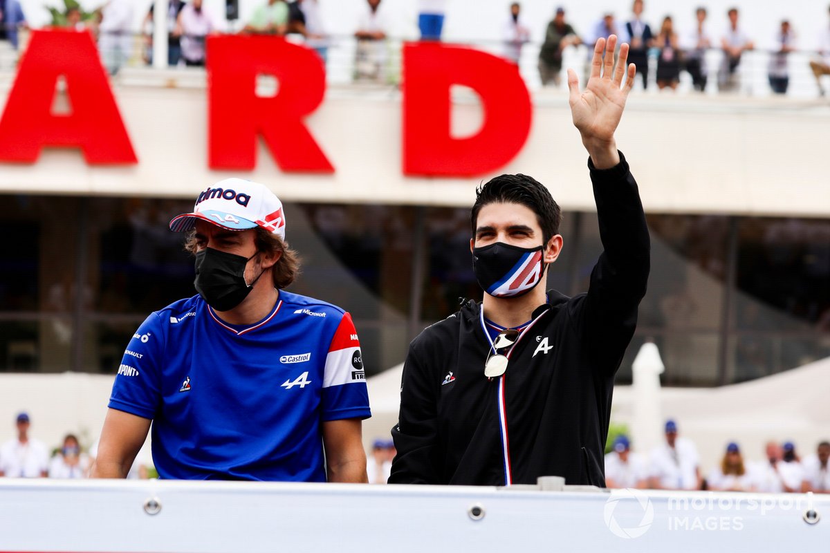 Fernando Alonso, Alpine F1, Esteban Ocon, Alpine F1, dalam parade pembalap