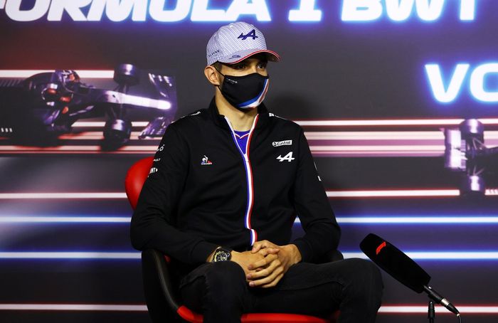Esteban Ocon, Alpine F1 durante la conferencia de prensa