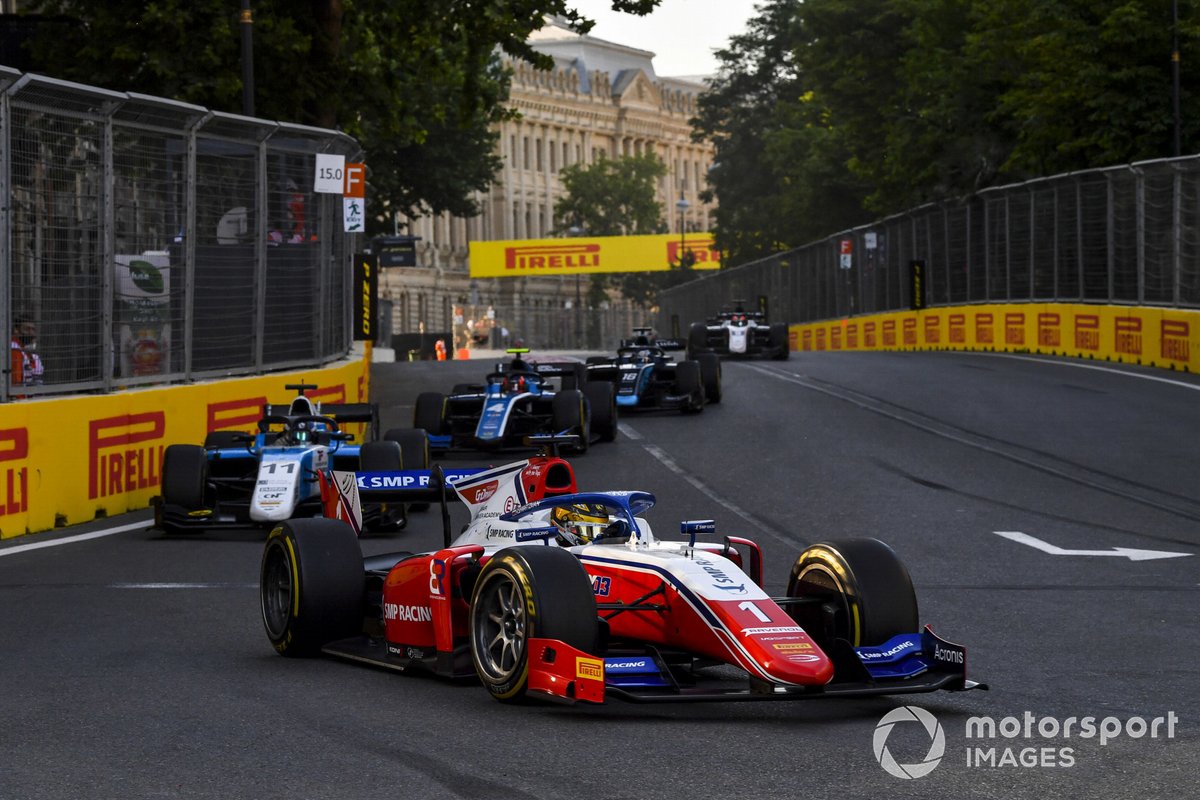 Robert Shwartzman, Prema Racing, precede Richard Verschoor, MP Motorsport
