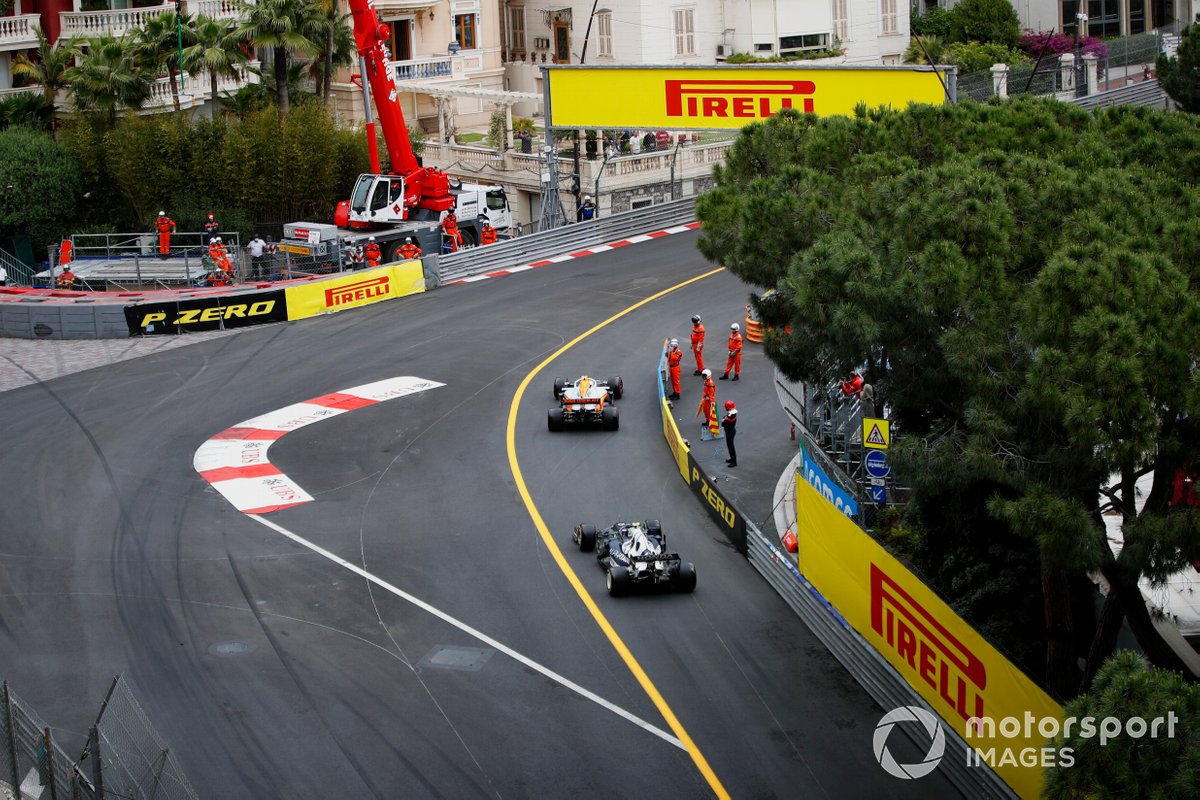Lando Norris, McLaren MCL35M, Pierre Gasly, AlphaTauri AT02