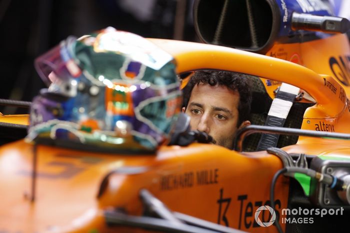 Daniel Ricciardo, McLaren, en su cabina