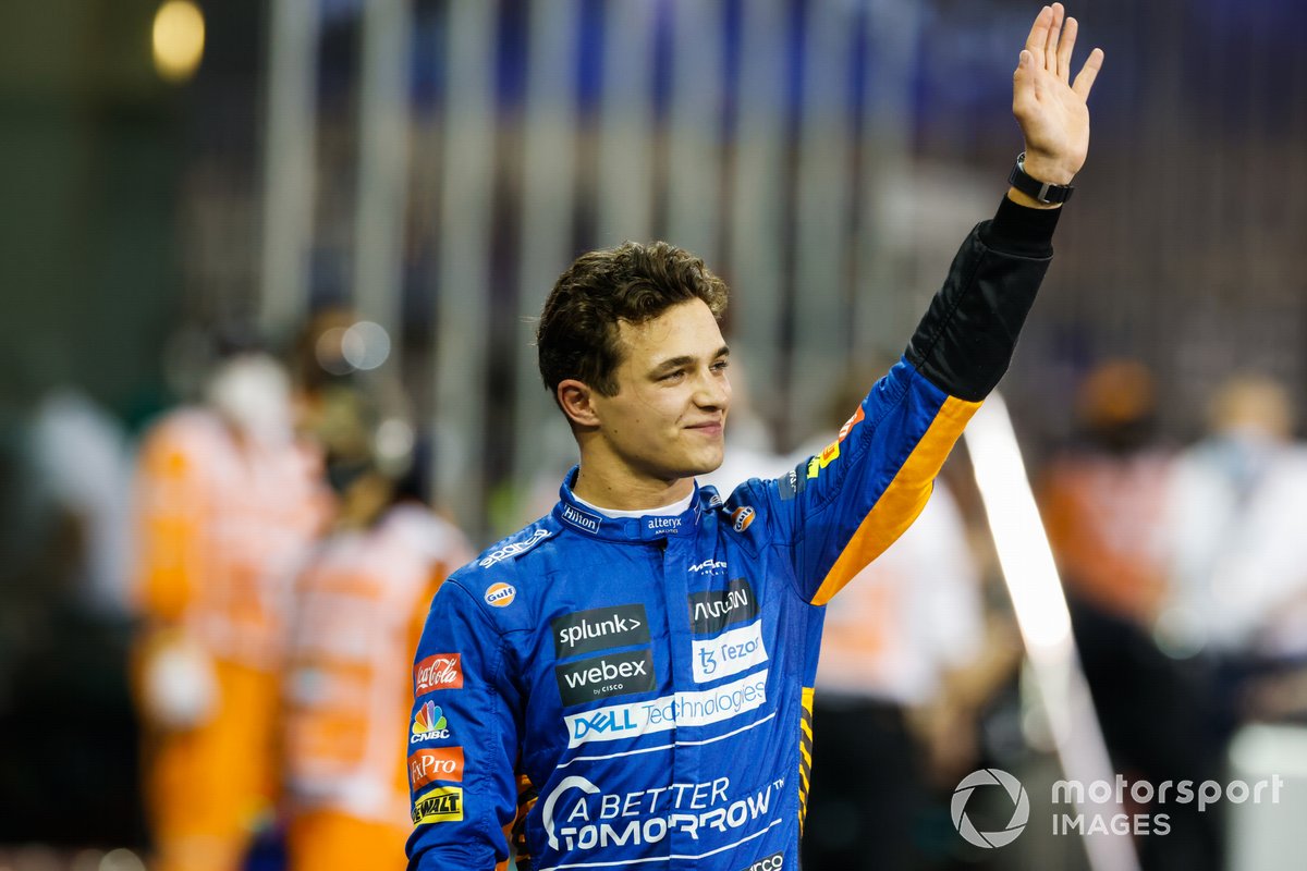 Lando Norris, McLaren, memberi salam setelah mengamankan posisi ketiga di grid