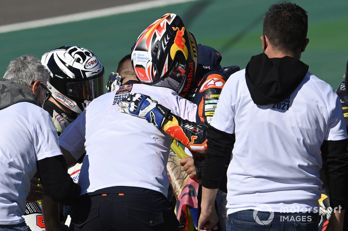 El ganador de la carrera y campeón del mundo Pedro Acosta, Red Bull KTM Ajo