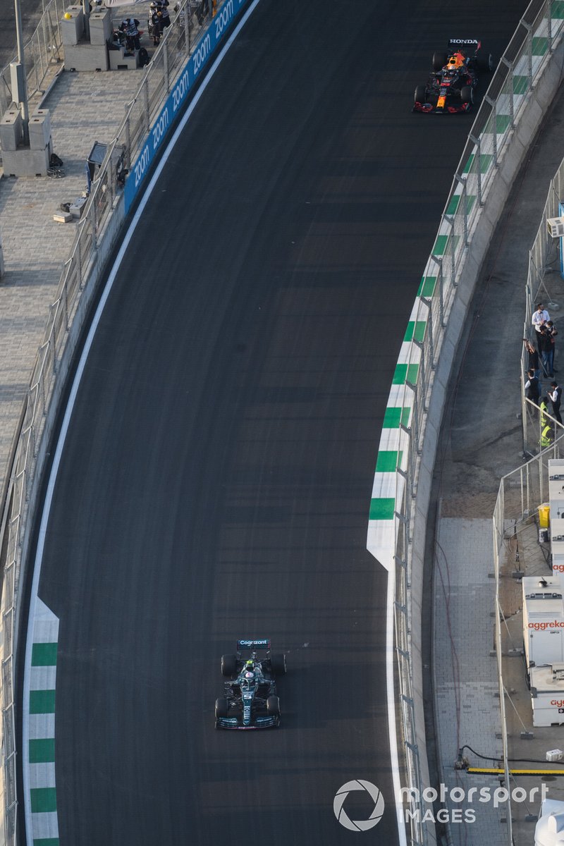 Lance Stroll, Aston Martin AMR21, Max Verstappen, Red Bull Racing RB16B