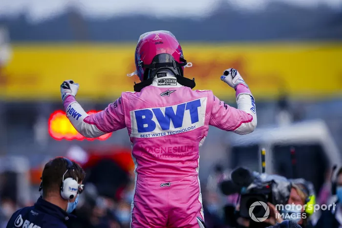 Ganador de la pole Lance Stroll, Racing Point celebra