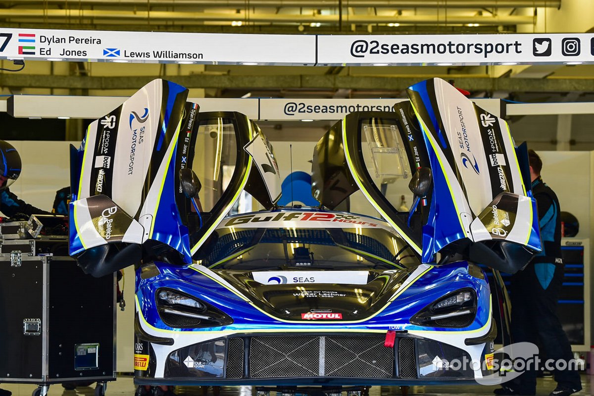 #7 2 Seas Motorsport, McLaren 720S GT3: Ed Jones, Lewis Williamson, Dylan Pereira
