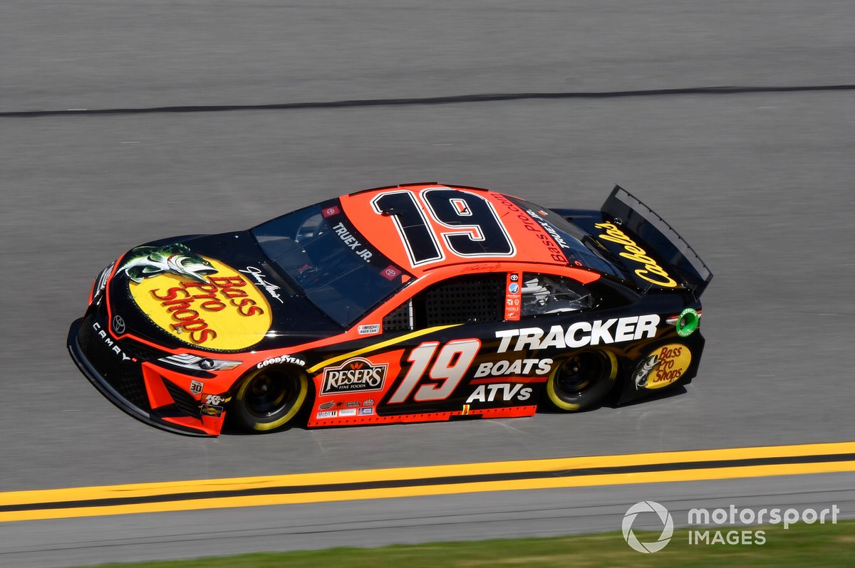 26. Martin Truex Jr., Joe Gibbs Racing, Toyota Camry *