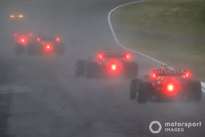 Charles Leclerc, Ferrari SF21, Sergio Pérez, Red Bull Racing RB16B