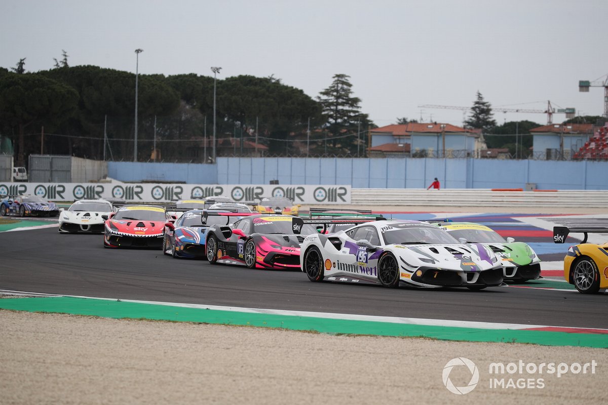 La partenza di Gara1 della Coppa Shell