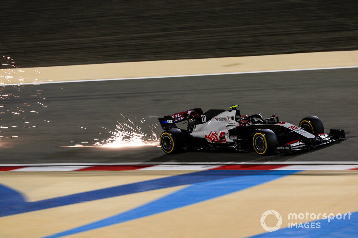 Scintille generate dall'auto di Kevin Magnussen, Haas VF-20