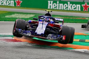 Pierre Gasly, Scuderia Toro Rosso STR13 jumps the kerb 