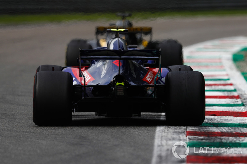 Nico Hulkenberg, Renault Sport F1 Team R.S. 18, Pierre Gasly, Toro Rosso STR13