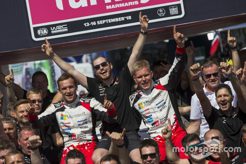 Les vainqueurs Ott Tänak, Martin Järveoja, Toyota Gazoo Racing WRT Toyota Yaris WRC, et leur équipe