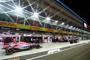 Sergio Perez, Racing Point Force India VJM11, pitstop