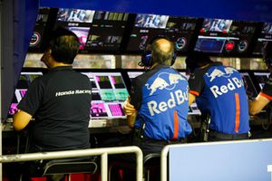 Franz Tost, Team Principal, Scuderia Toro Rosso, al muretto box