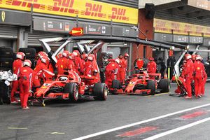 Sebastian Vettel, Ferrari SF71H e Kimi Raikkonen, Ferrari SF71H in Q3