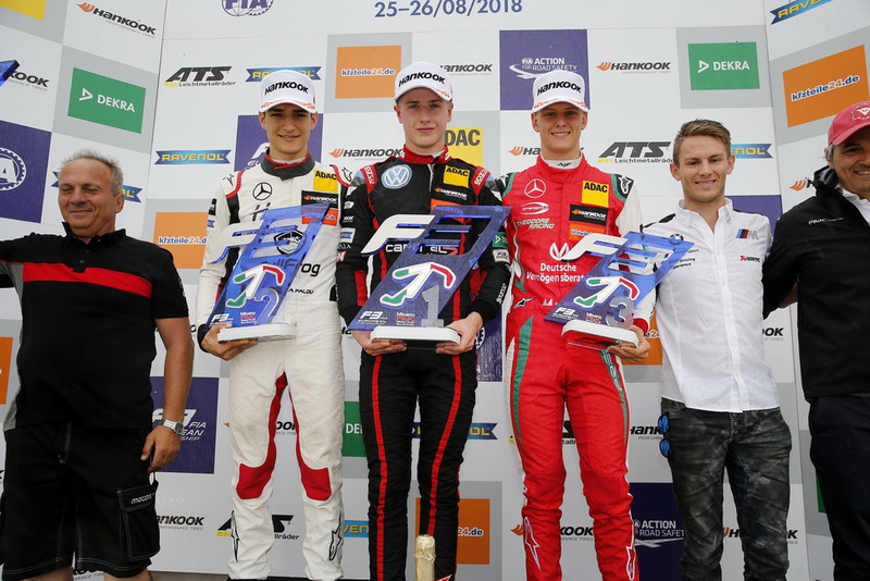 Podio: il vincitore della gara Jüri Vips, Motopark Dallara F317 - Volkswagen, il secondo classificato Alex Palou, Hitech Bullfrog GP Dallara F317 - Mercedes-Benz, il terzo classificato Mick Schumacher, PREMA Theodore Racing Dallara F317 - Mercedes-Benz e Marco Wittmann, BMW Team RMG