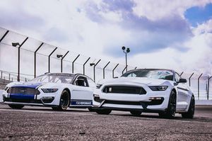 Ford Mustang für die NASCAR Cup-Saison 2019 und Straßenversion