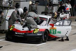 #91 Porsche Team Porsche 911 RSR : Richard Lietz, Frédéric Makowiecki