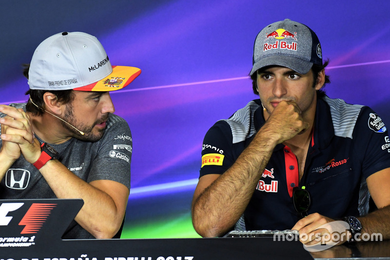 Fernando Alonso, McLaren dan Carlos Sainz Jr., Scuderia Toro Rosso di Konferensi Pers
