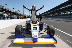 Winner Victor Franzoni