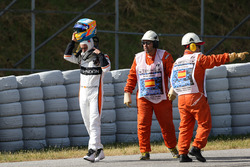 Fernando Alonso, McLaren stops on track in FP1
