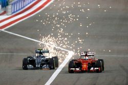 Nico Rosberg, Mercedes F1 W06 Hybrid, sets up a brave overtake down the inside of Sebastian Vettel, Ferrari SF-15T