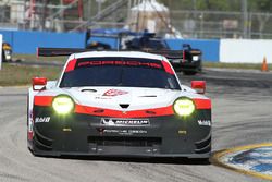 #911 Porsche Team North America Porsche 911 RSR: Patrick Pilet, Dirk Werner, Frédéric Makowiecki