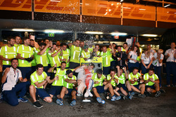 Lance Stroll, Williams celebrates with the team
