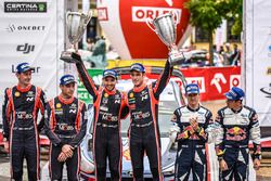 Podium : les vainqueurs Thierry Neuville, Nicolas Gilsoul, Hyundai Motorsport, les deuxièmes Hayden Paddon, Sebastian Marshall, Hyundai Motorsport, les troisièmes Sébastien Ogier, Julien Ingrassia, M-Sport