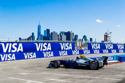 Chris Hemsworth pilote une Formule E
