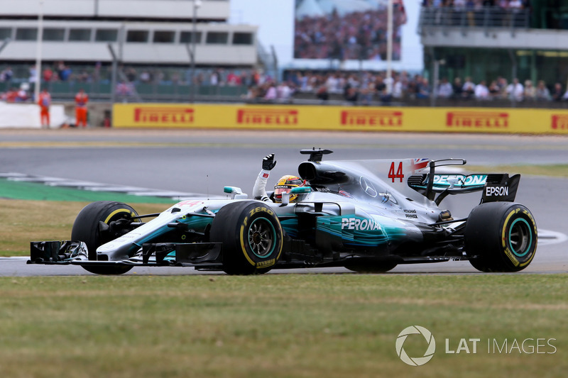 Ganador de la carrera Lewis Hamilton, Mercedes AMG F1 celebra