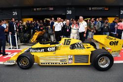 Cyril Abiteboul, directeur général de Renault Sport F1, Jerome Stoll, président de Renault Sport F1 et René Arnoux, Renault RS01