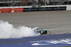Race winner Denny Hamlin, Joe Gibbs Racing Toyota