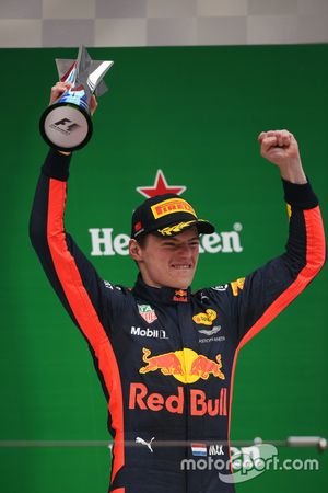 Max Verstappen, Red Bull Racing, viert zijn derde plaats op het podium